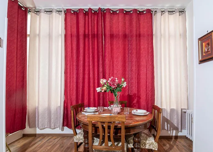 House Serena Daire *